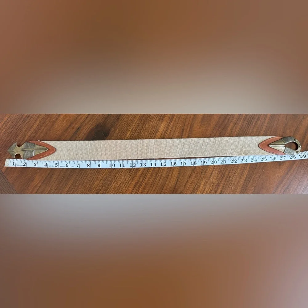 Arrowhead Omega belt. Vintage Size M: cinches your look with effortless style.